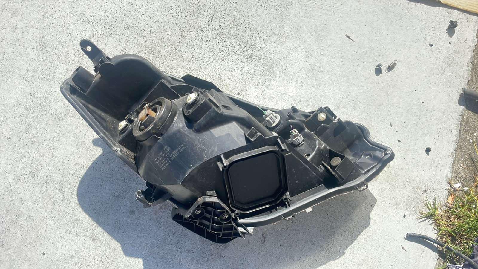 View Auto part Left Headlamp Toyota Yaris 2014