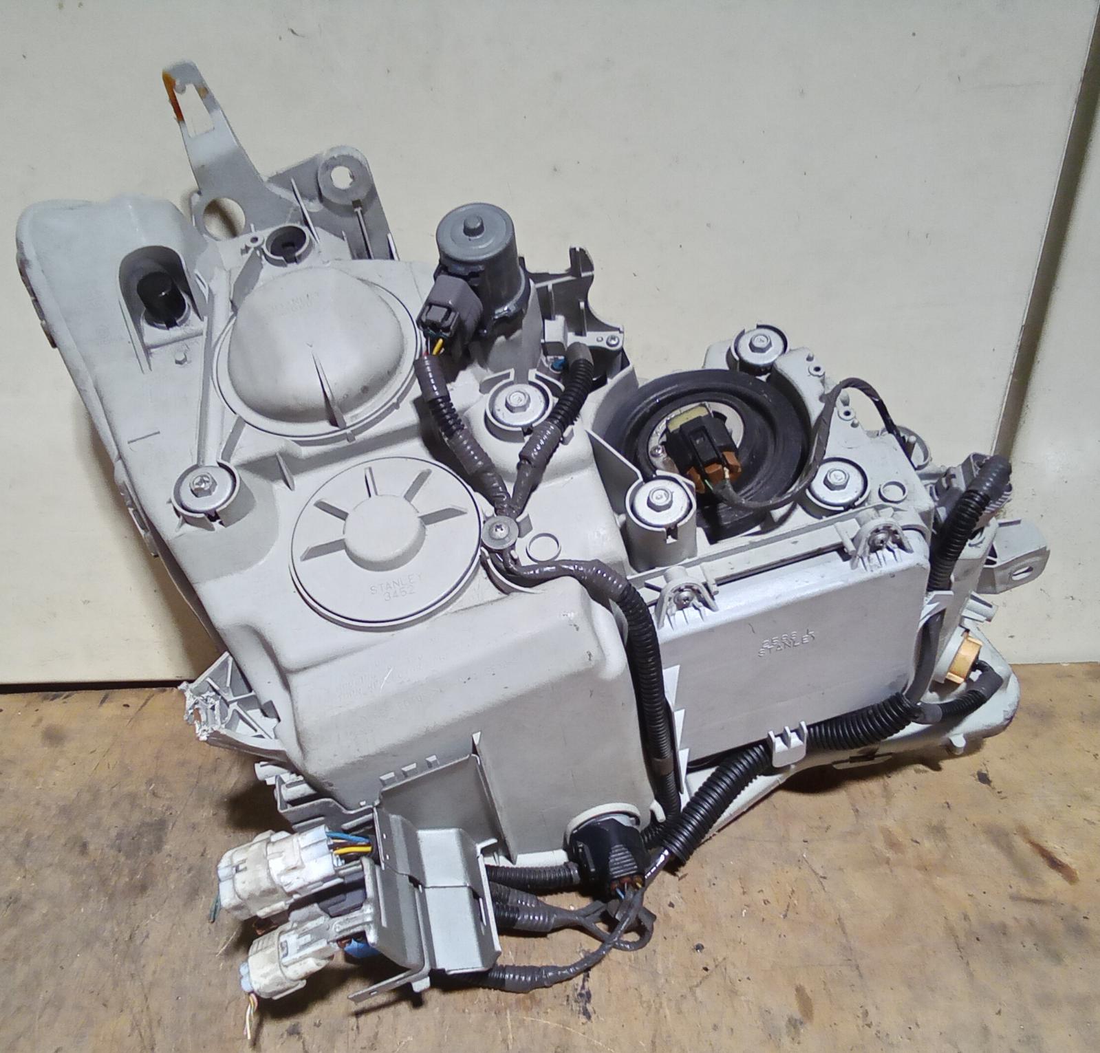 View Auto part Left Headlamp Toyota Crown 2008