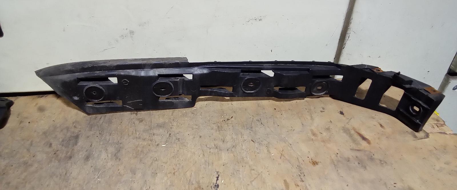 2007 Volkswagen Golf R/Bar Bracket/Reinfo View Auto part R/Bar Bracket/Reinfo Volkswagen Golf 2007