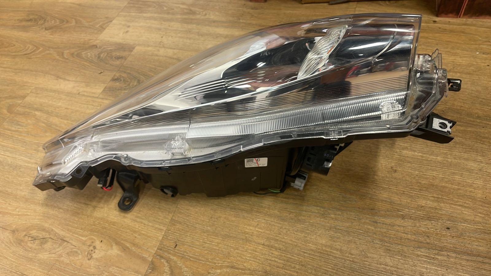 View Auto part Right Headlamp Nissan Leaf 2013