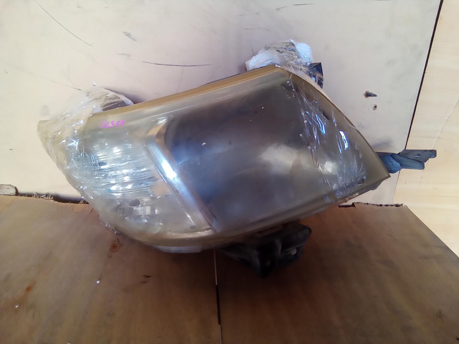 View Auto part Right Headlamp Toyota Hilux 2012