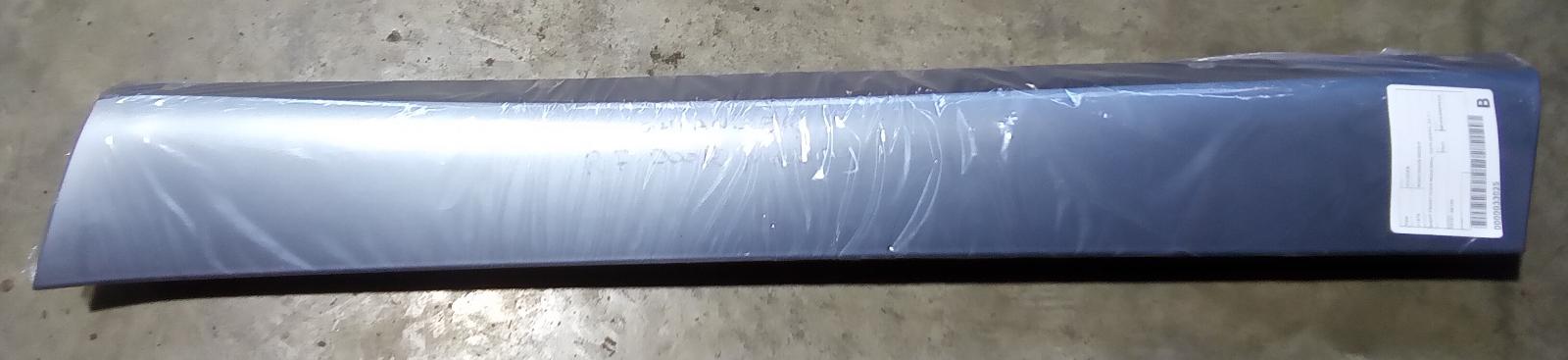 View Auto part Body/Door Mould Toyota Kluger 2022