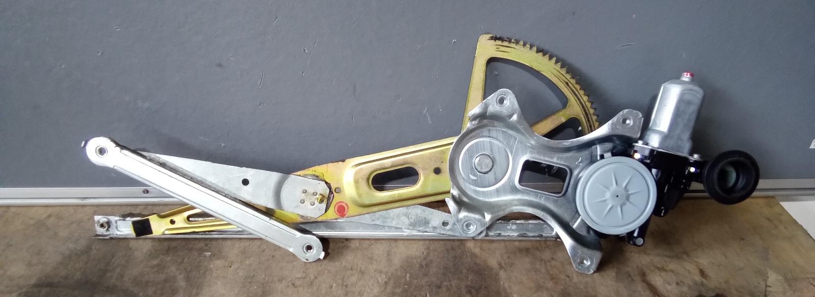 2007 Toyota Yaris Left Front Window Reg/Motor View Auto part Left Front Window Reg/Motor Toyota Yaris 2007