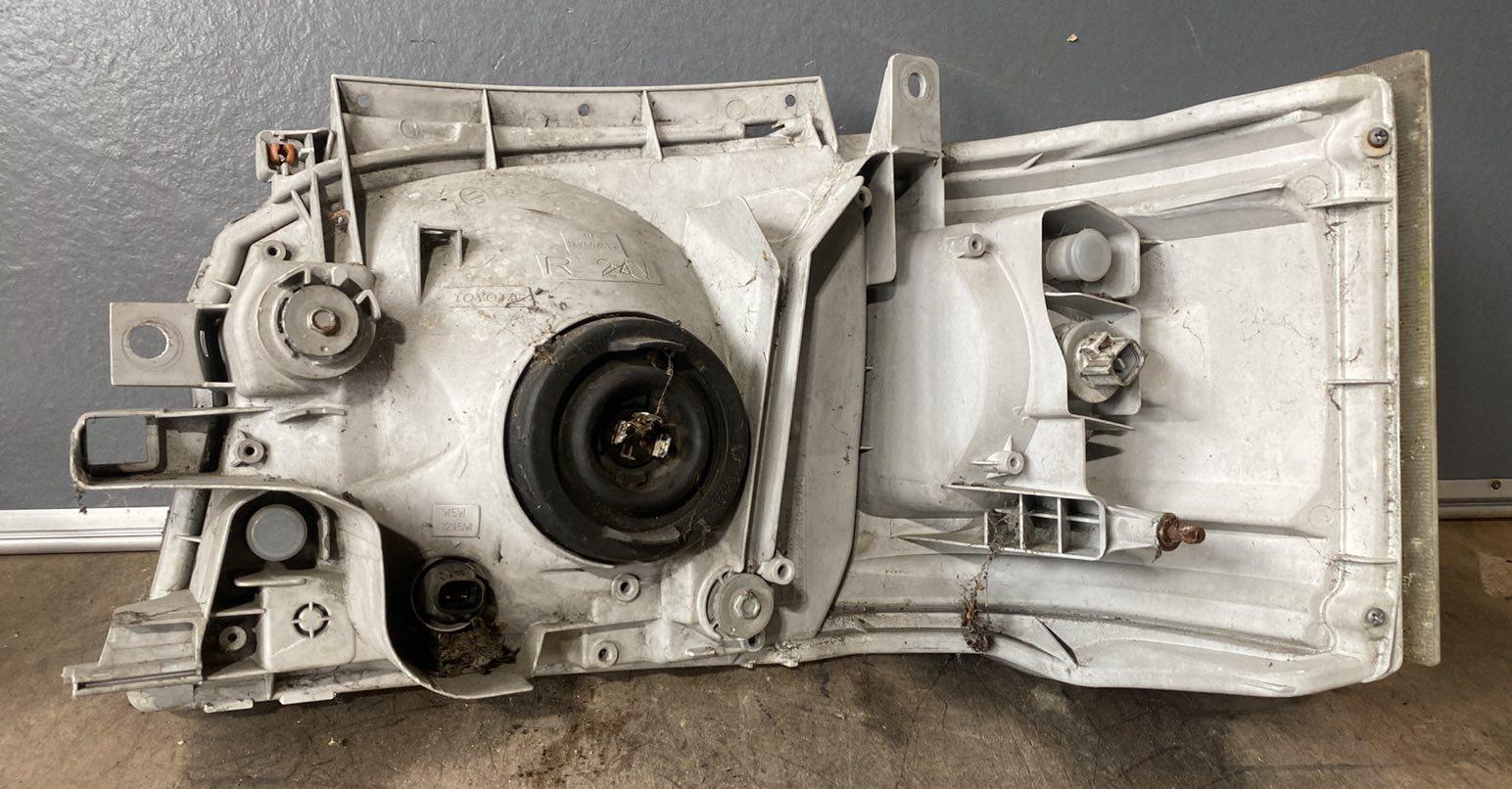 View Auto part Right Headlamp Toyota Hiace 2010