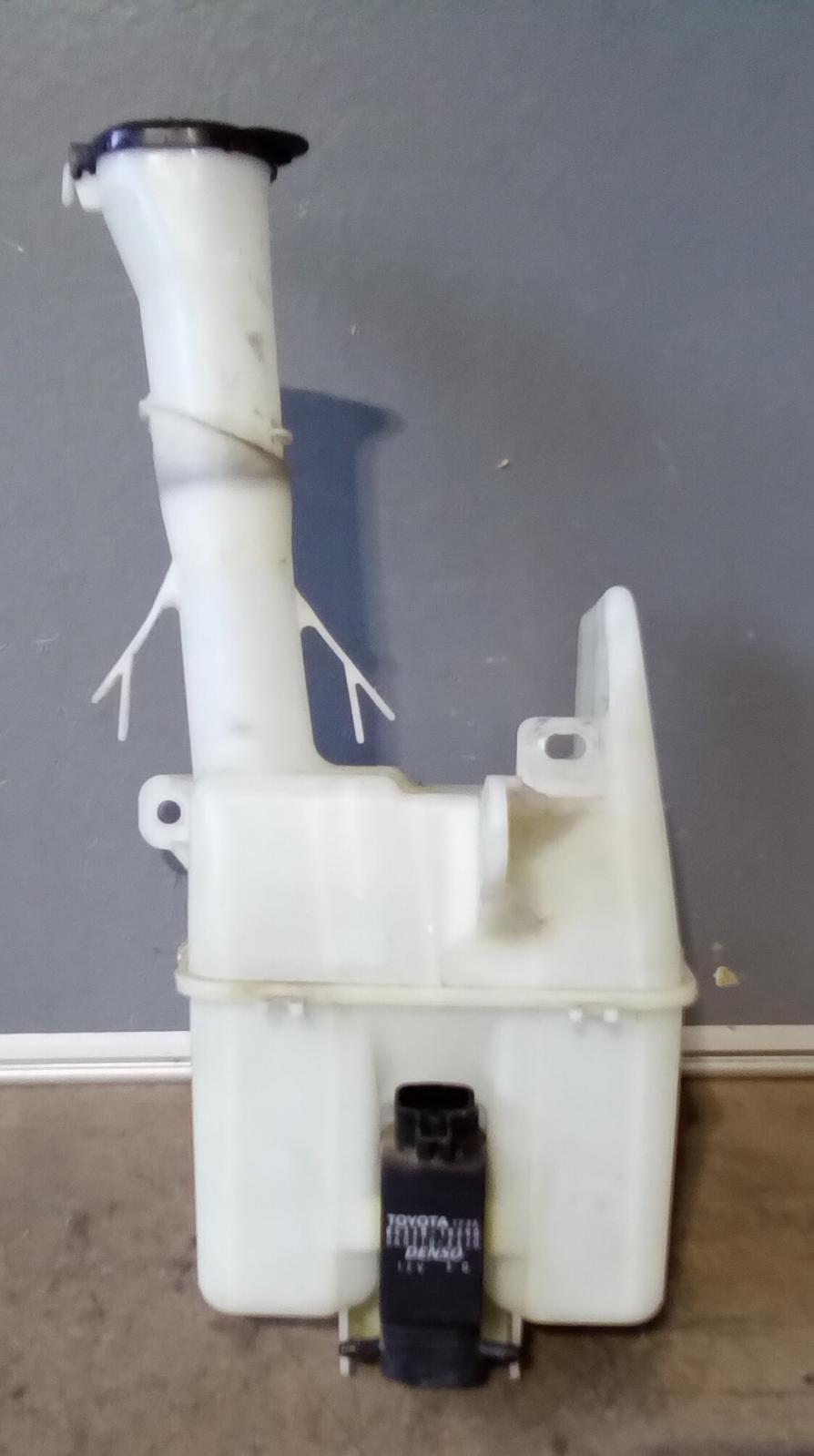 2005 Toyota Corolla Washer Bottle View Auto part Washer Bottle Toyota Corolla 2005