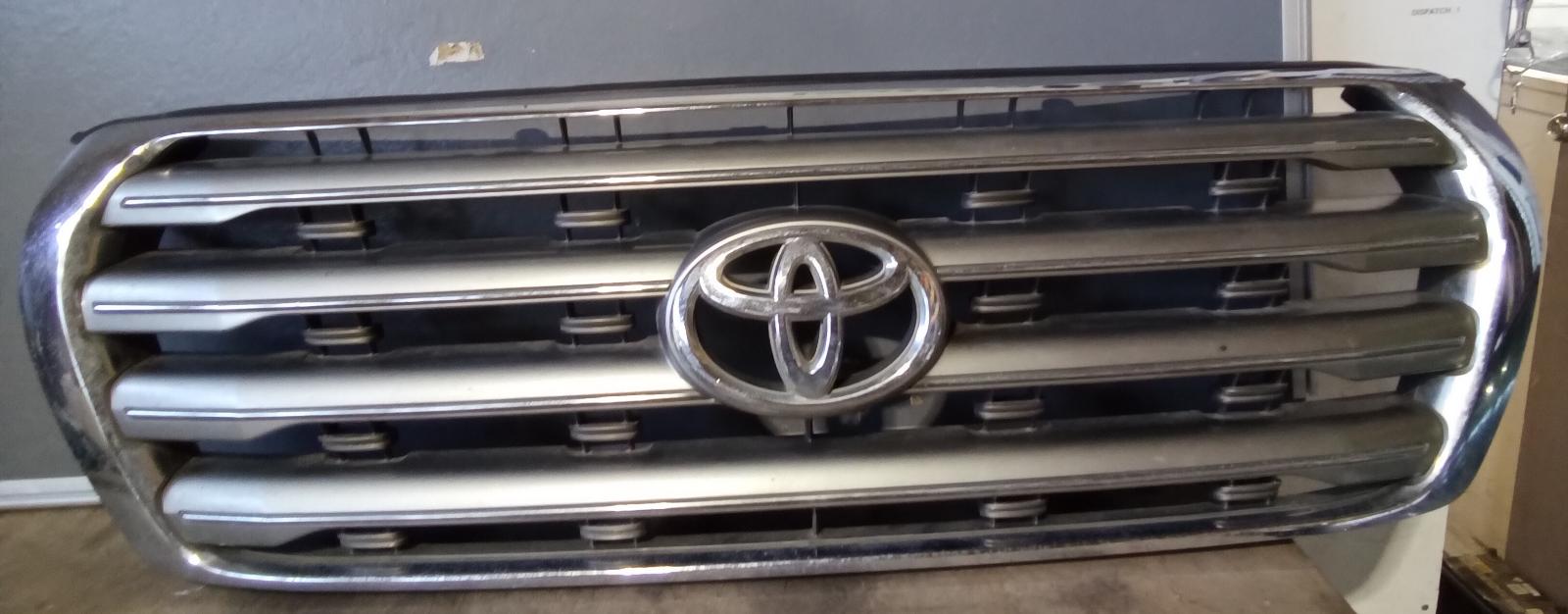 2010 Toyota Landcruiser Grille View Auto part Grille Toyota Landcruiser 2010