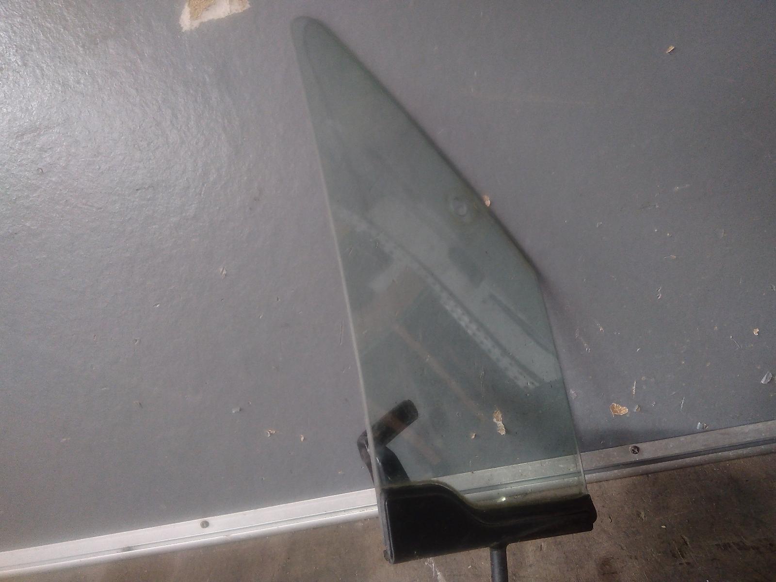 2002 Toyota Hilux Left Front 1/4 Door Glass View Auto part Left Front 1/4 Door Glass Toyota Hilux 2002