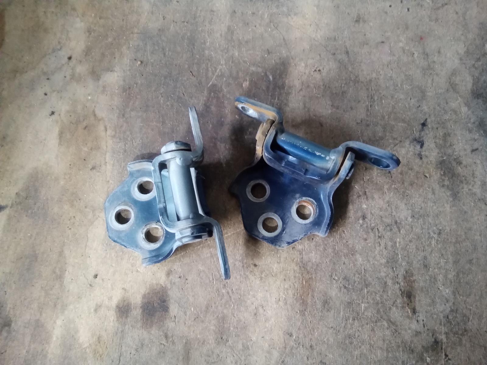 2011 Toyota Hiace Door Hinge/Runner View Auto part Door Hinge/Runner Toyota Hiace 2011