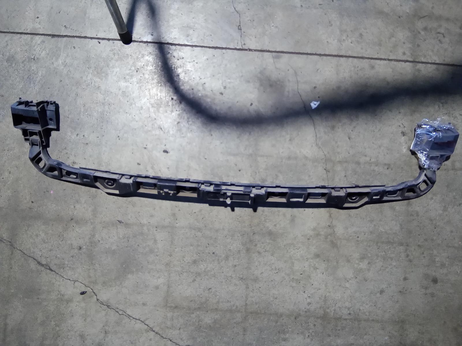 View Auto part R/Bar Bracket/Reinfo Volkswagen Golf 2011