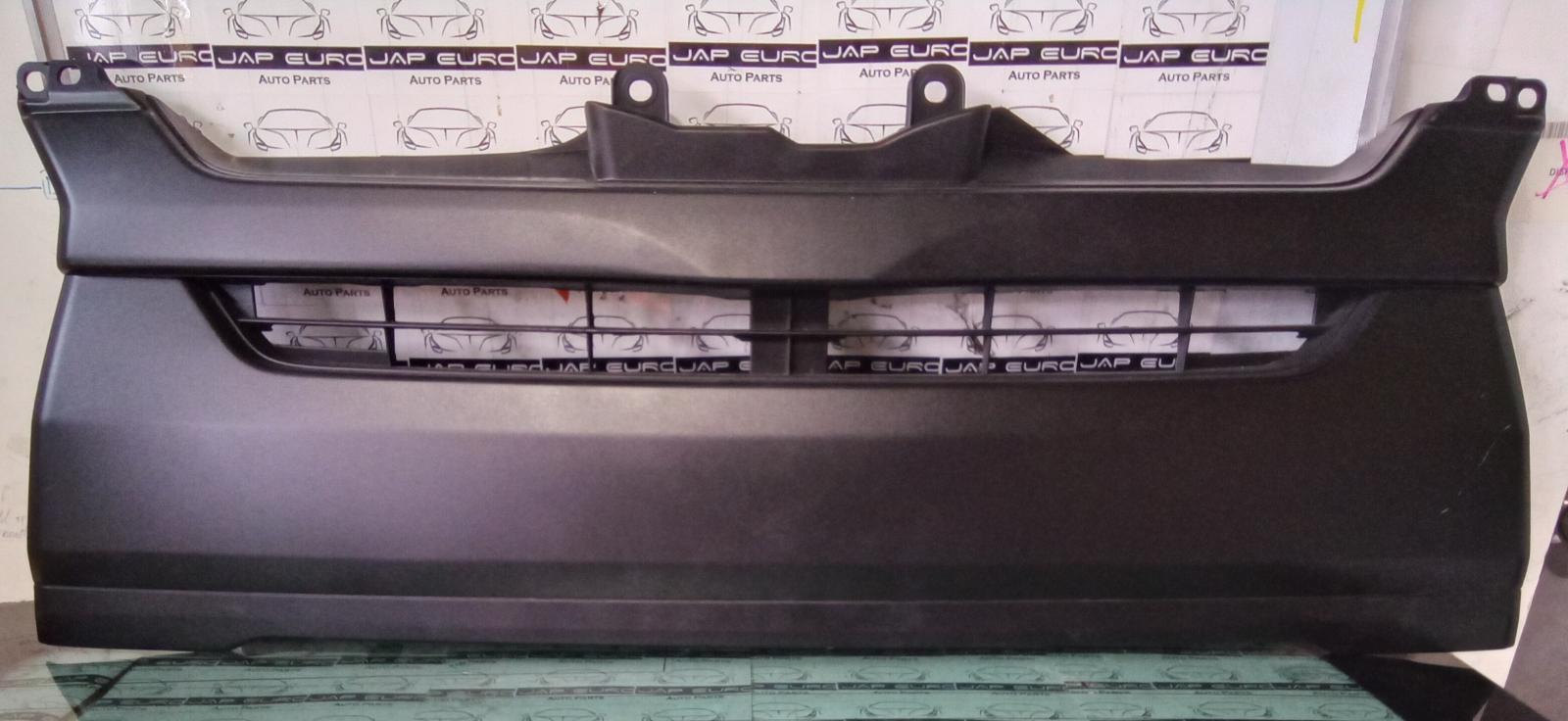 View Auto part Grille Toyota Hiace 2014