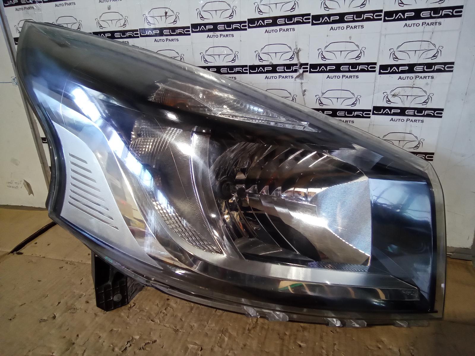 View Auto part Right Headlamp Renault Trafic 2015