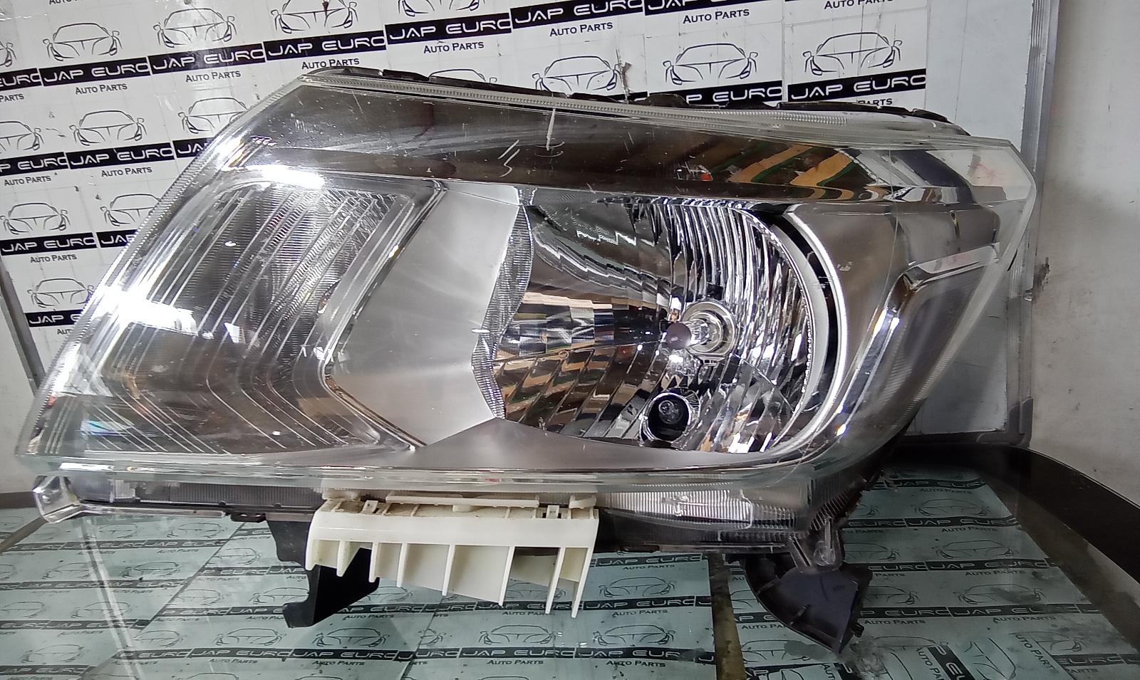 View Auto part Left Headlamp Nissan Navara 2016