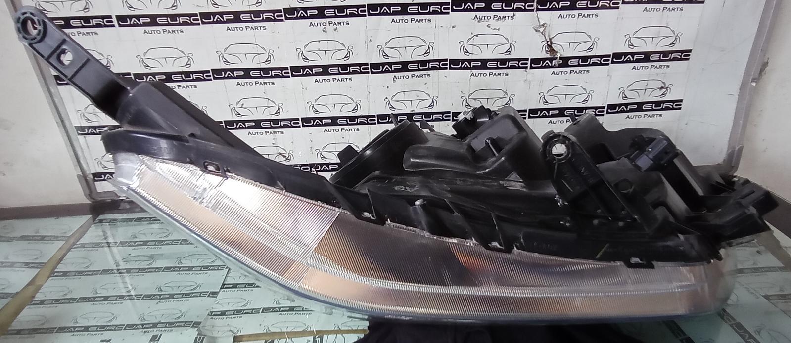 View Auto part Right Headlamp Nissan Navara 2016