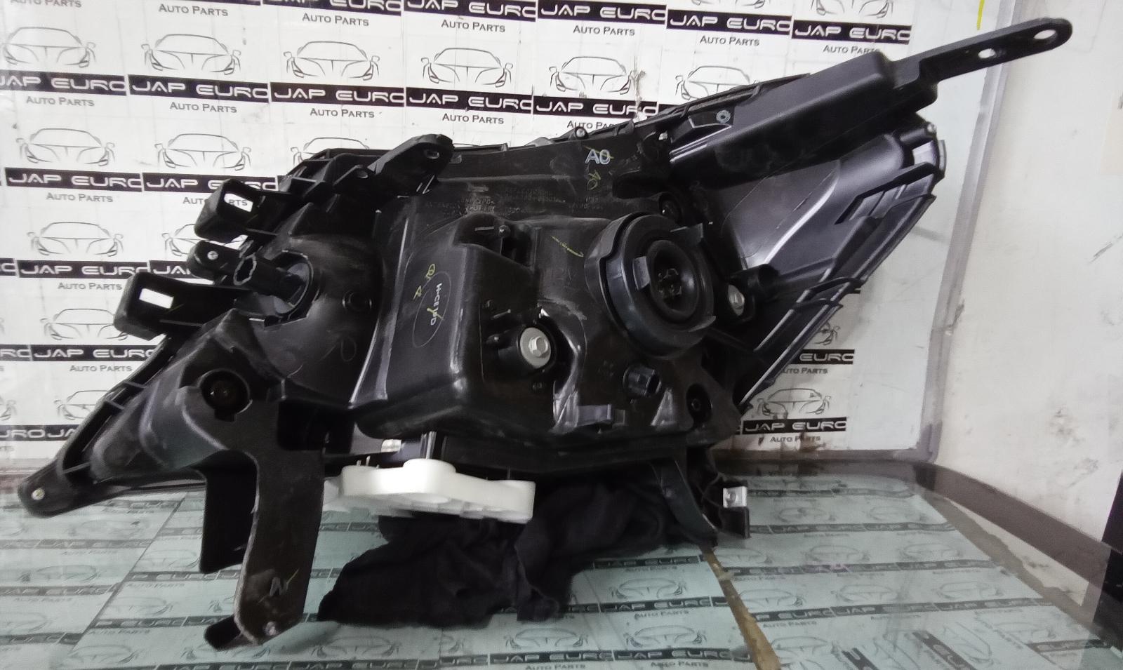 View Auto part Right Headlamp Nissan Navara 2016