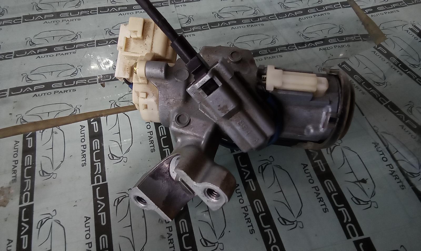 2004 Toyota Corolla Ignition W/ Key View Auto part Ignition W/ Key Toyota Corolla 2004