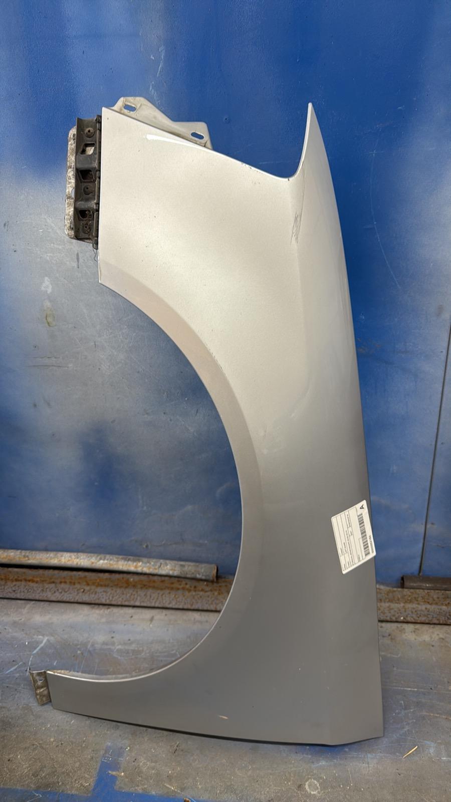 2007 Volkswagen Passat Left Guard View Auto part Left Guard Volkswagen Passat 2007