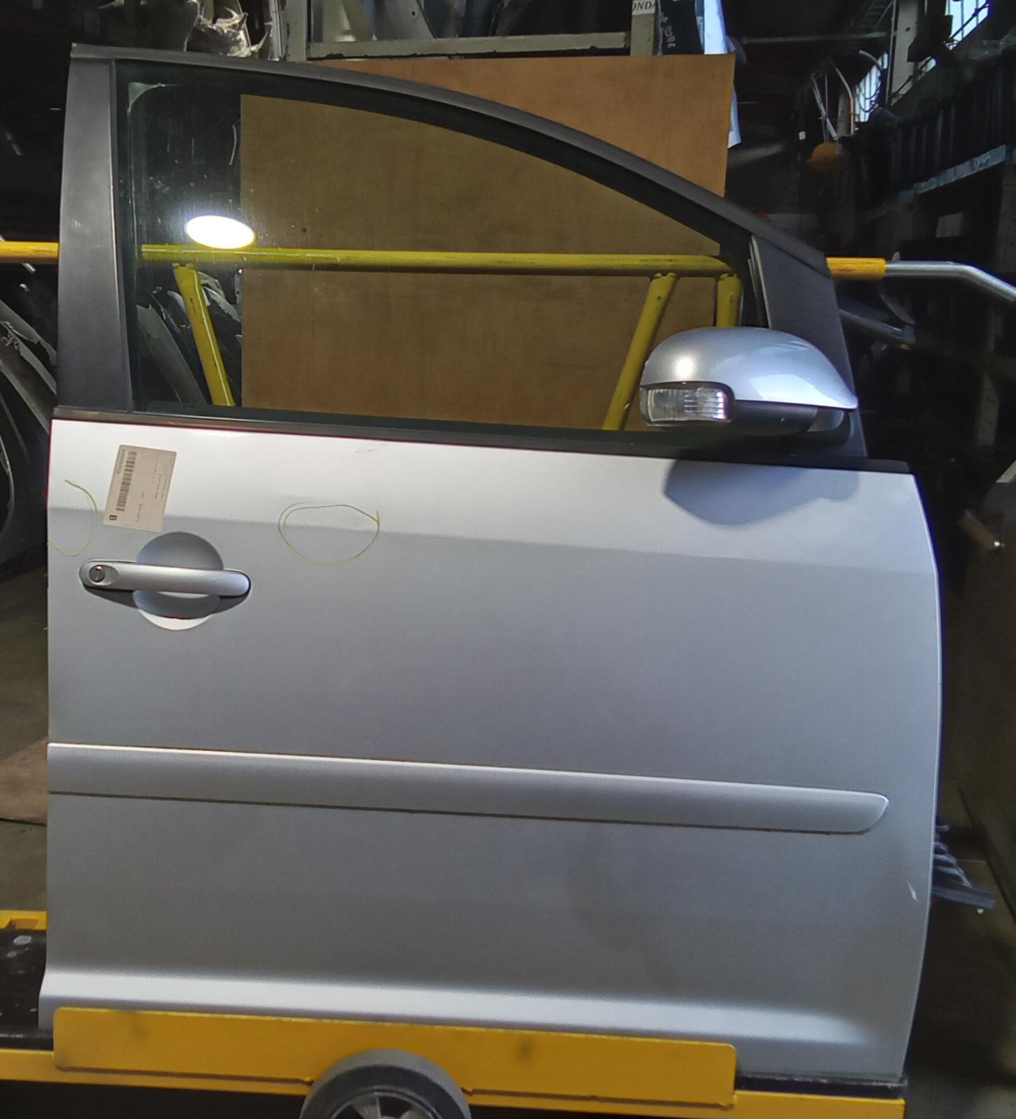 View Auto part Right Front Door Volkswagen Touran (nz Only)  2005