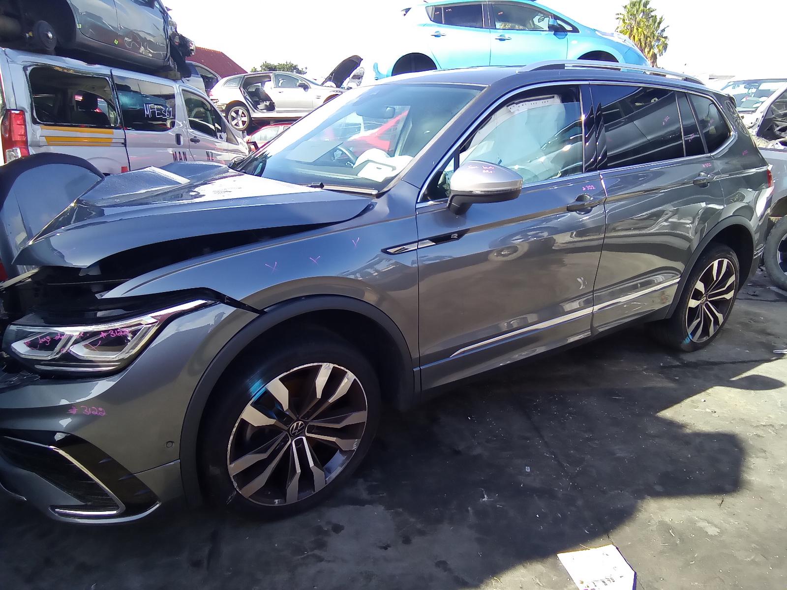 2023 Volkswagen Tiguan Rear Bumper View Auto part Rear Bumper Volkswagen Tiguan 2023